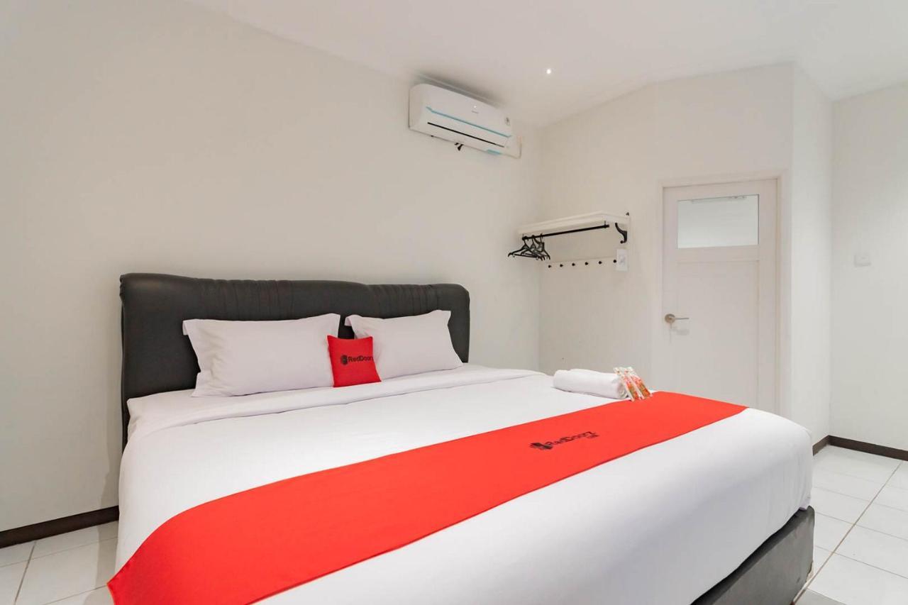 Reddoorz Plus @ Pakuan Residence Tajur Bogor Exterior foto